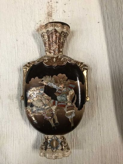 null Vase en Satsuma à décor de samuraïs Hauteur : 29 cm