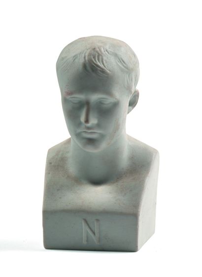 null 44 D’après CANOVA Buste de Napoléon en biscuit Hauteur : 13 cm