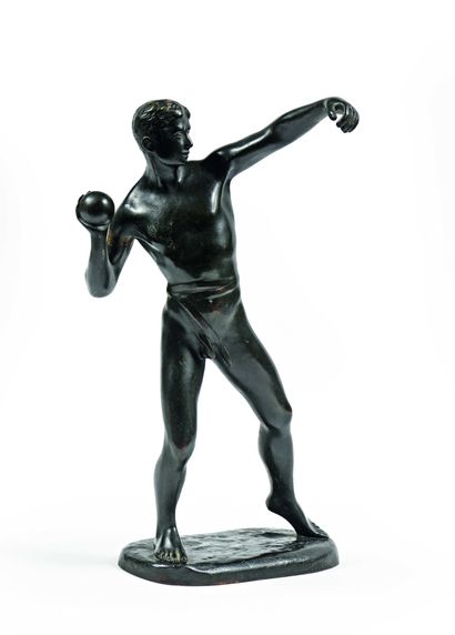 null 25 Louis TAUZIN (1842-1915) Le lanceur de poids, 1911 Epreuve en bronze patiné....
