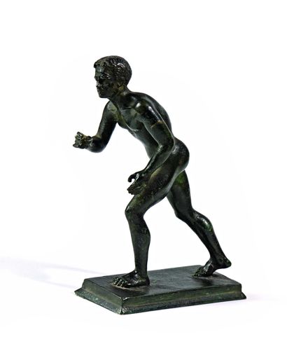 null 12 D’après l’antique Athlète Epreuve en bronze à patine verte. Hauteur : 12,5...