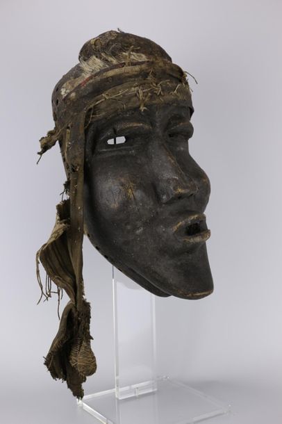 null Afrique. Un exceptionnel masque DAN de Côte d'Ivoire. H. 35,5cm.