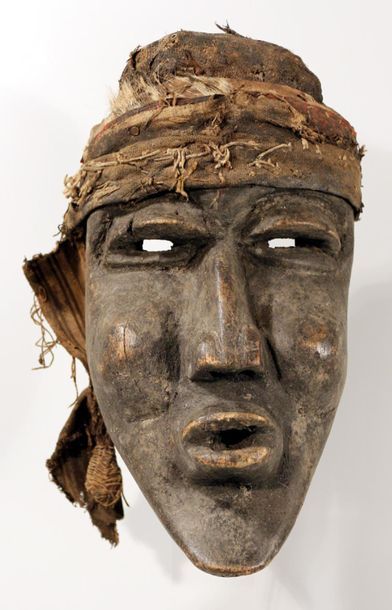 null Afrique. Un exceptionnel masque DAN de Côte d'Ivoire. H. 35,5cm.