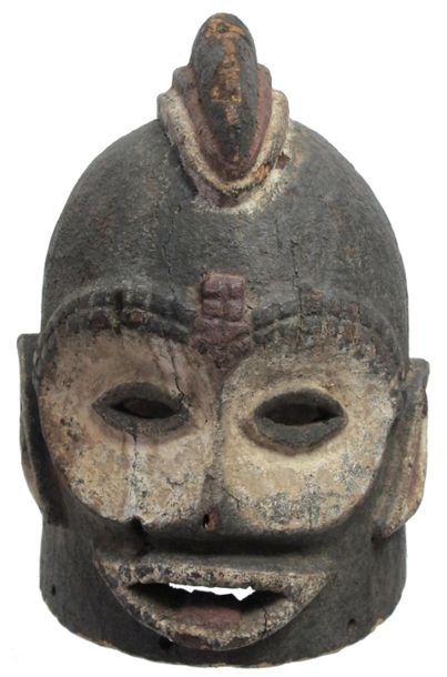 null Afrique. Nigéria. Un imposant masque heaume de danse Mambila. H. 32cm.