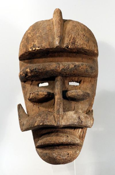 null Afrique. Masque de guerrier Glé - Bété, Côte d'Ivoire. Rare et beau masque érodé....