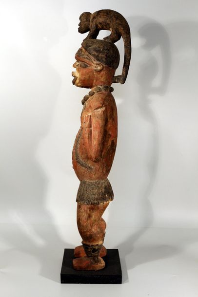 null Afrique. Nigéria. Importante et rare statue Kuyu. Les statues Kuyu se caractérisent...
