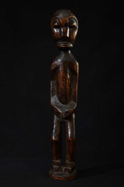 null LOBI (Burkina Fasso). Statue masculine à patine naturelle. 42,5cm    