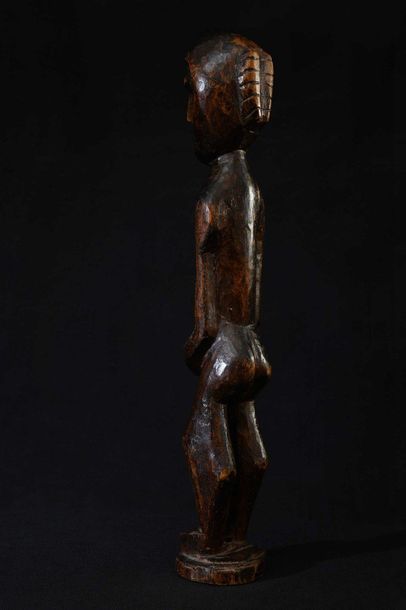 null LOBI (Burkina Fasso). Statue masculine à patine naturelle. 42,5cm    