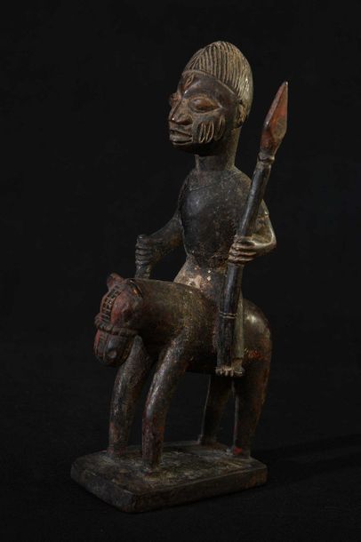 null BAOULE (Côte d'Ivoire) Cavalier portant une lance polychrome. Accidents et manques...