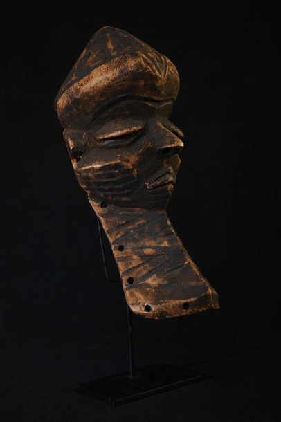 null PENDE (Congo) Masque PENDE, décor, barbe à décor géométrique 31 cm    
