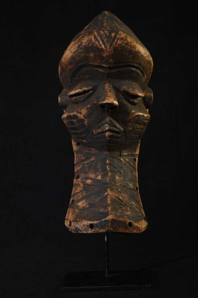 null PENDE (Congo) Masque PENDE, décor, barbe à décor géométrique 31 cm    