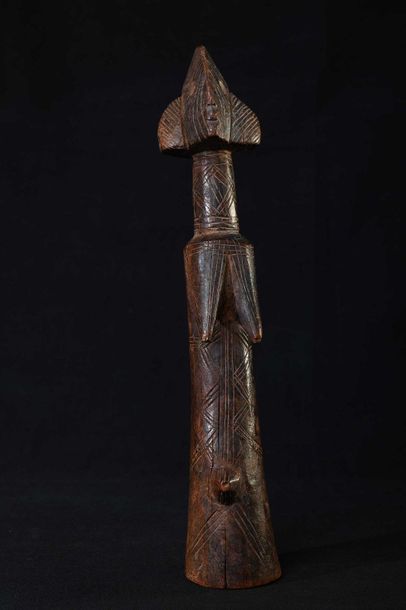 null MOSI (Burkina Fasso) Poupée de fécondité de forme cubiste en bois, ornée de...