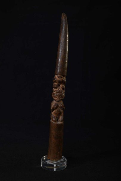 null YORUBA. (Nigéria) Corne de divination en bois claire 31 cm    