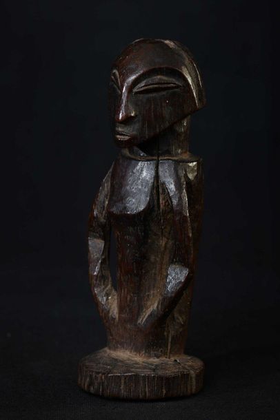 null Congo ex Zaïre Statuette d'homme en bois à patine foncée Fente 15,5cm    