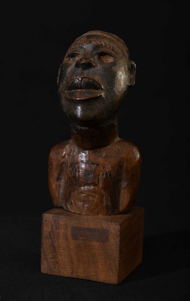 null CONGO. Vestige d'un buste Nkissi, figure protectrice. 13,5cm    