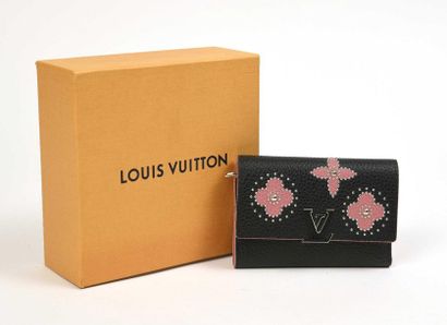 Louis VUITTON : portefeuille en cuir noir...
