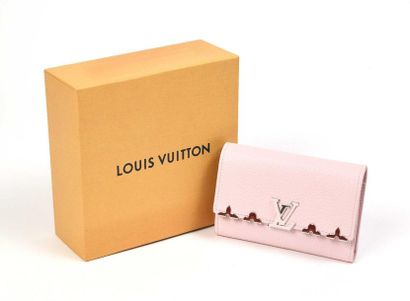 Louis VUITTON : portefeuille en cuir rose...