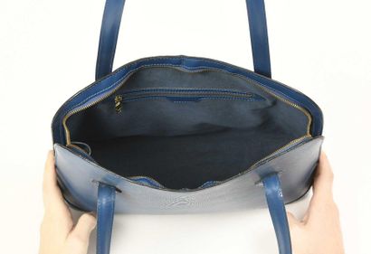 null Louis VUITTON : Lussac sac en cuir épis bleu ouverture par double zip, ouvrant...