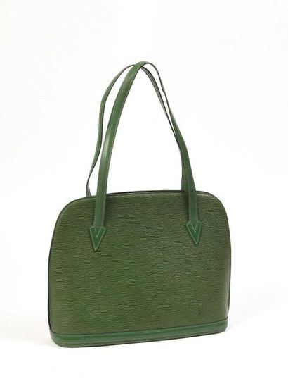 null Louis VUITTON : Lussac sac en cuir épis vert ouverture par double zip, ouvrant...