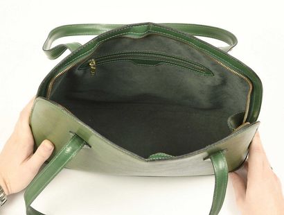 null Louis VUITTON : Lussac sac en cuir épis vert ouverture par double zip, ouvrant...
