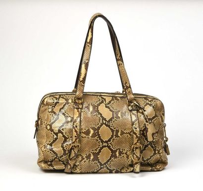 null PRADA : sac en python sable et chocolat, le devant ornée de 15 cabochons octogonaux...