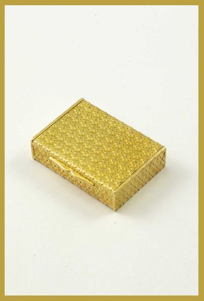  Boucheron Pilulier en or jaune 18K 750 millièmes de forme rectangulaire entièrement...