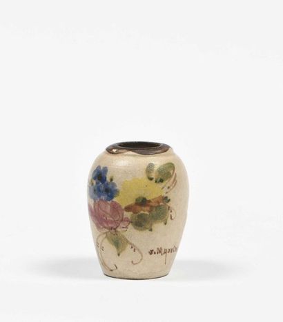 null Jérôme MASSIER

Petit vase en céramique à décor floral polychrome, signé J....