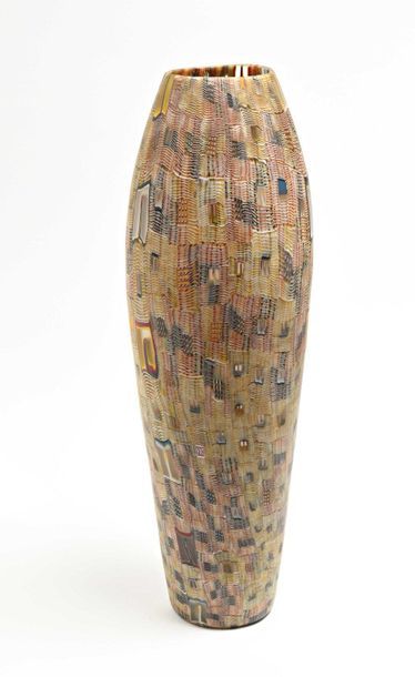 GEB GEB
Grand vase conique en verre soufflé à col légèrement modelé à chaud et épaulement...