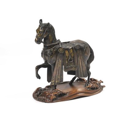 null CHINE – XVIIIème siècle Brule-parfum en forme de cheval en bronze à patine brune...