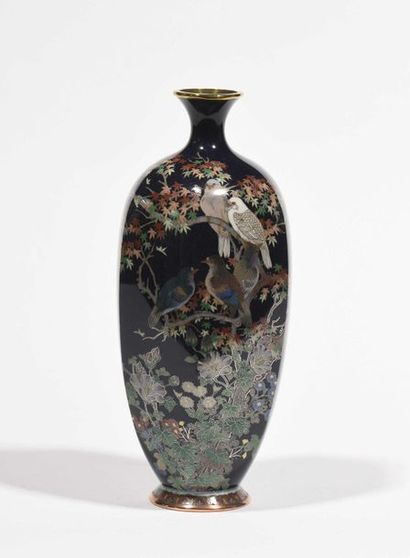 null JAPON - Epoque MEIJI (1868 - 1912)
Vase de forme hexagonale en cuivre doré et...