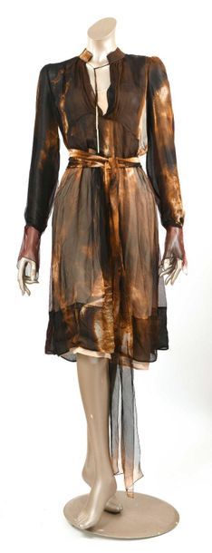 null 35 GIVENCHY : robe en mousseline de soie marron dégradé orange, col en V, manches...
