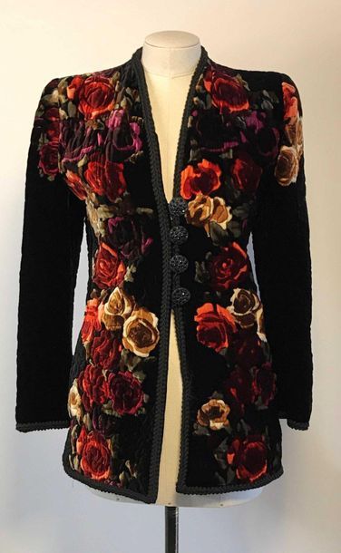 null LANVIN : longue veste en velours noir à décor de bouquets de roses, boutonnage...