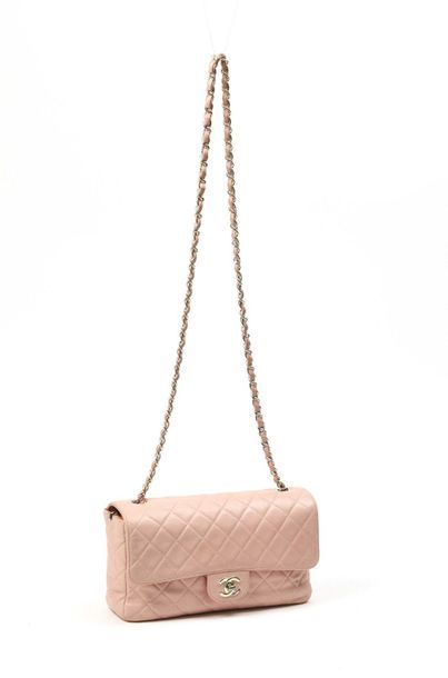 null CHANEL : sac Timeless en cuir rose poudré à motif de losanges, poche plaquée...