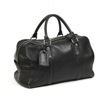 null Louis VUITTON : sac de voyage en cuir noir, deux poches latérales plaquées,...