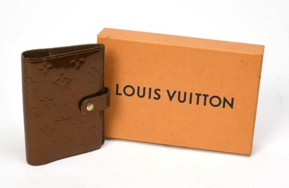 null Louis VUITTON : porte agenda (petit modèle) en cuir vernis caramel, deux poches...