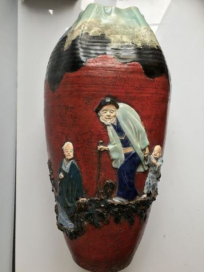 null Large sumi dagawa porcelain vase with polychrome decoration of characters on...