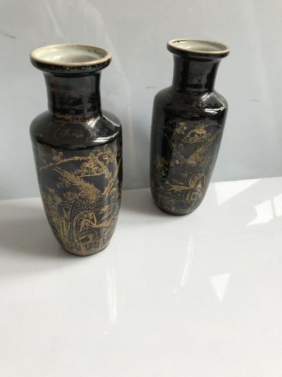 null Pair of porcelain vases with gold decoration on a black background of peonies,...