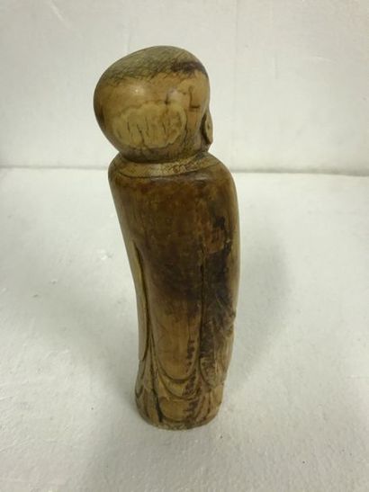 null CHINA. Hollow ivory monk, signed under the base. 

Height : 26 cm

(Small slit...