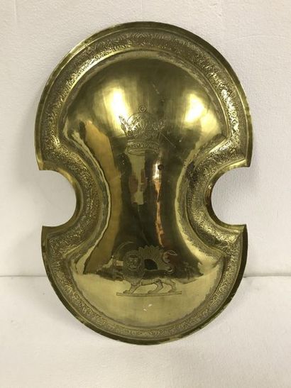 null Iranian brass shield

Height: 59 cm