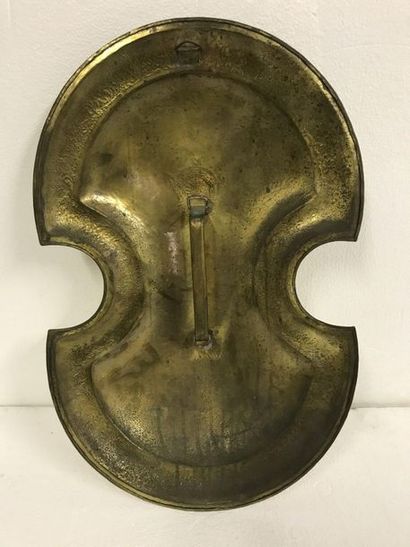 null Iranian brass shield

Height: 59 cm