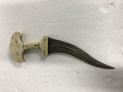 null INDIA, KHANJARLI, ivory and silver dagger, late 18th century

Blade: 25 cm