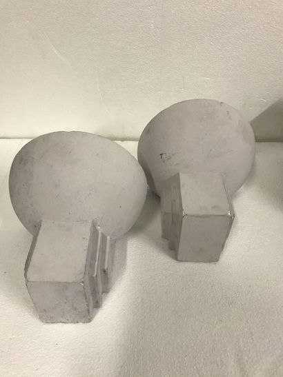 null Pair of plaster sconces

Height: 20 cm

(Accidents and minor misses)