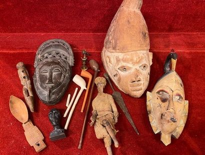 null Lot de bibelots : masques, sculpture, pipes