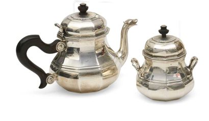 null Pourer and sugar bowl in silver, model with sides and grooves, the spout in...