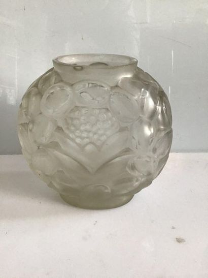 null LORRAIN, boulle vase with cut sides with plant motifs.