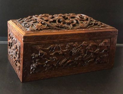 null Carved wooden box with japanese decoration