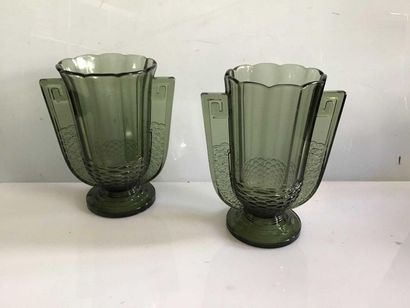 null VAL St LAMBERT - Pair of vases in smoked glass with side grips in art deco motifs.

Height:...