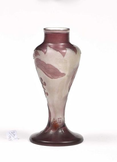null Emile GALLE 

Small vase, multilayered acid-free glass

Signed 

Height: 16.5...