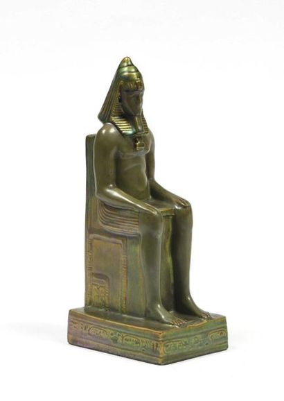 null Small Egyptian statuette 

Height: 22.5 cm