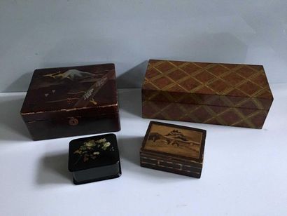 null Lot of five boxes, three of which are lacquered, and a Charles X inlaid wooden...