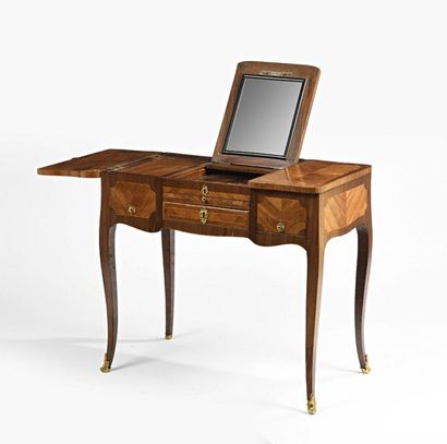 null Dressing table in rosewood and rosewood veneer, the top has three flaps, one...